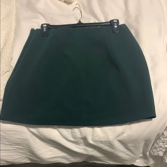 Abercrombie & Fitch Green Menswear Wrap Front Asymmetrical Wrap Mini Skort - Picture 2 of 6